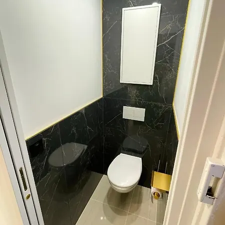 Grand Studio En Centre Ville Et A 50 Metres Du Port, Climatise La Grande-Motte Exterior photo