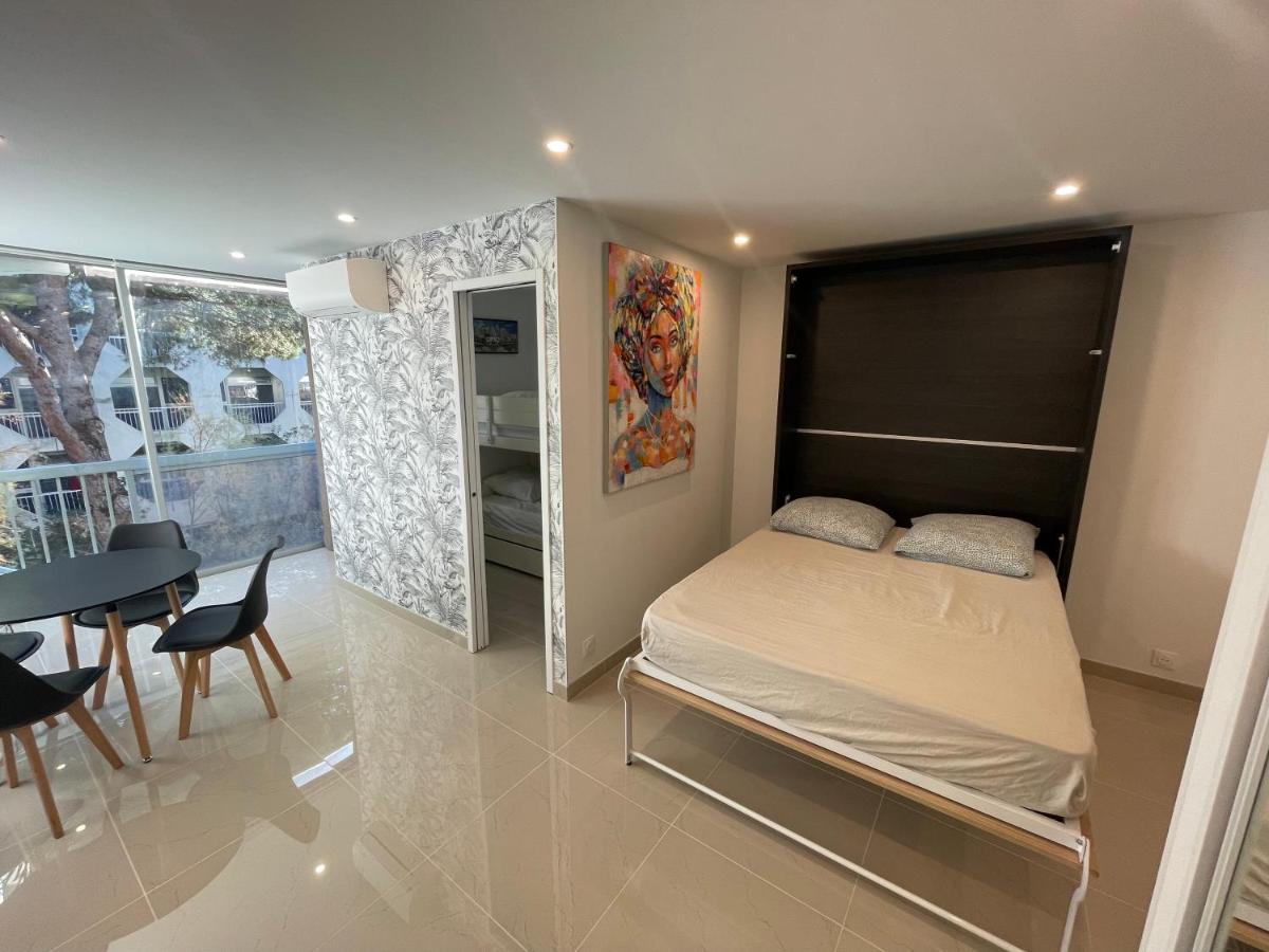Grand En Centre Et A 50 Metres Du Port, Climatise Apartment *